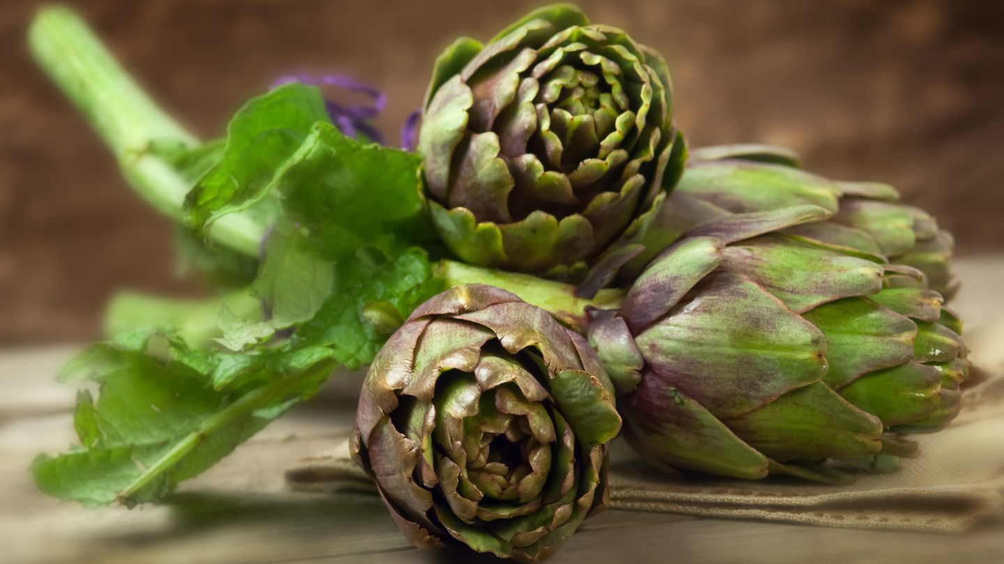 Natural organic artichokes 