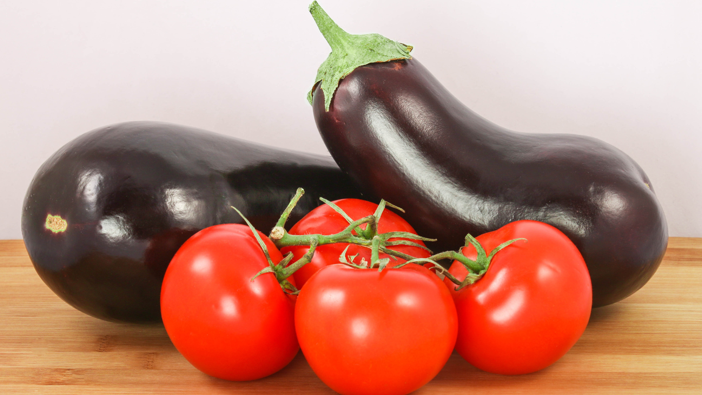 Tomato sauce with organic aubergines 